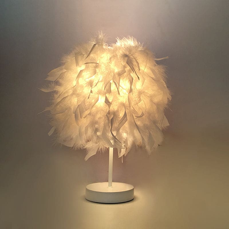 FeatherGlow – Tischlampe mit Federn für Eleganz und Wärme