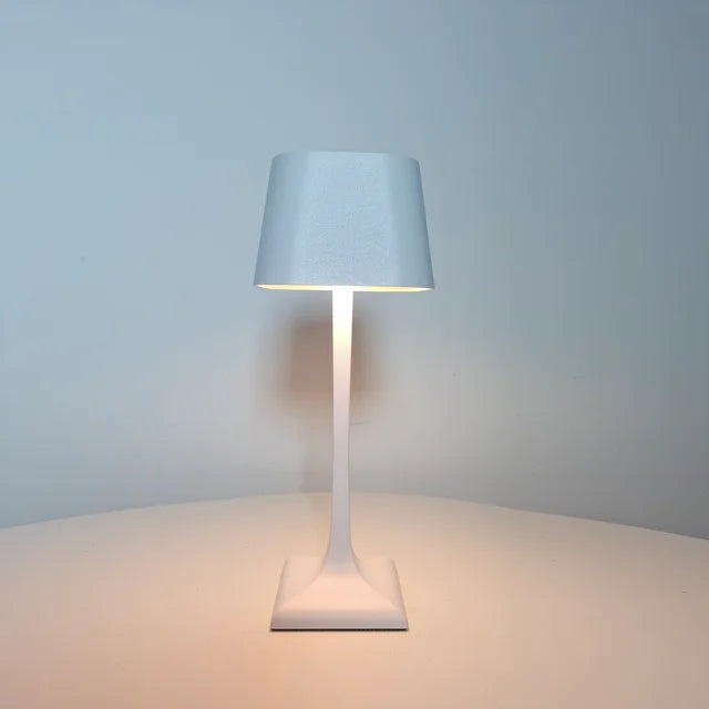 LumiSquare – Wireless Table Lamp with USB Charging for Modern Living