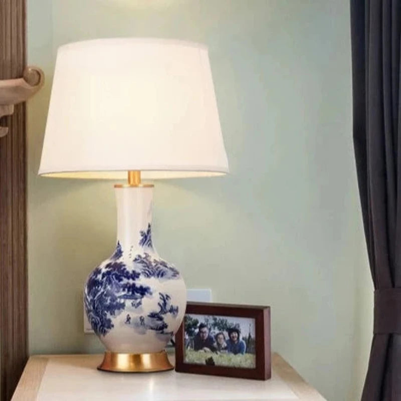 ChinoLume - Elegante Keramik-Schreibtischlampe im Chinoiserie-Design