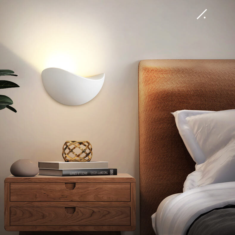 Luminia – Semi-circular Aluminum LED Wall Lamp for Modern Interior