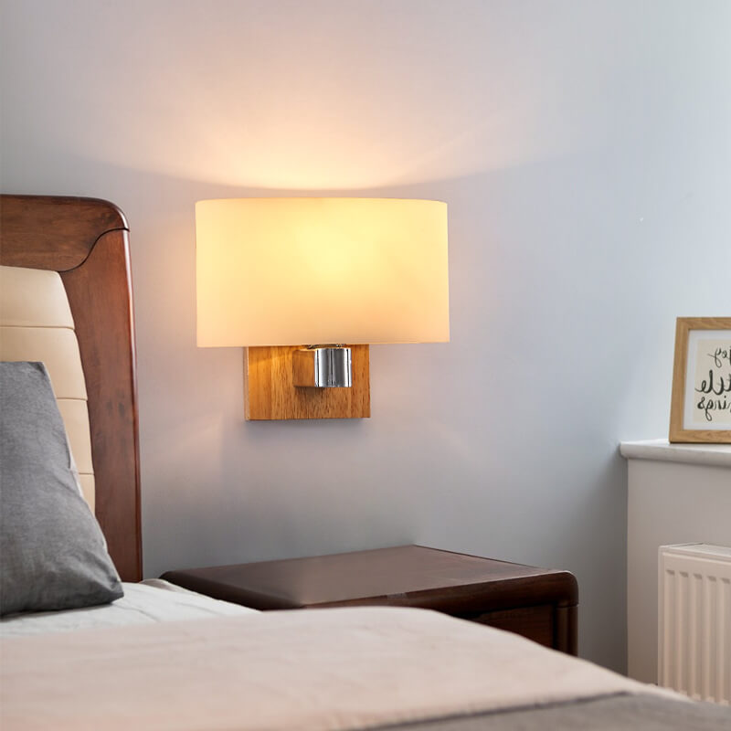 ScandiLicht – Moderne Wandlampe aus Glas und Holz für stilvolle Beleuchtung