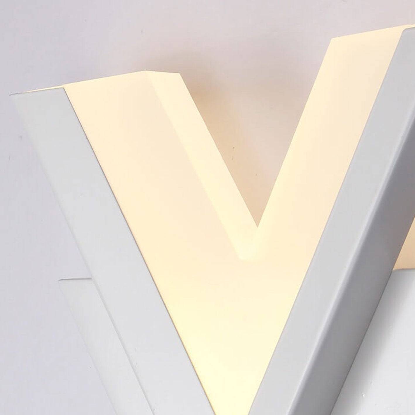 Lumi – V-shaped LED wall light for modern design