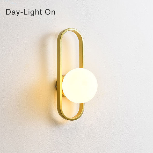 Lina – Moderne Wandlampe mit Glaskugel für stilvolle Beleuchtung