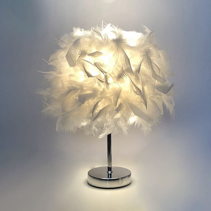 FeatherGlow – Tischlampe mit Federn für Eleganz und Wärme