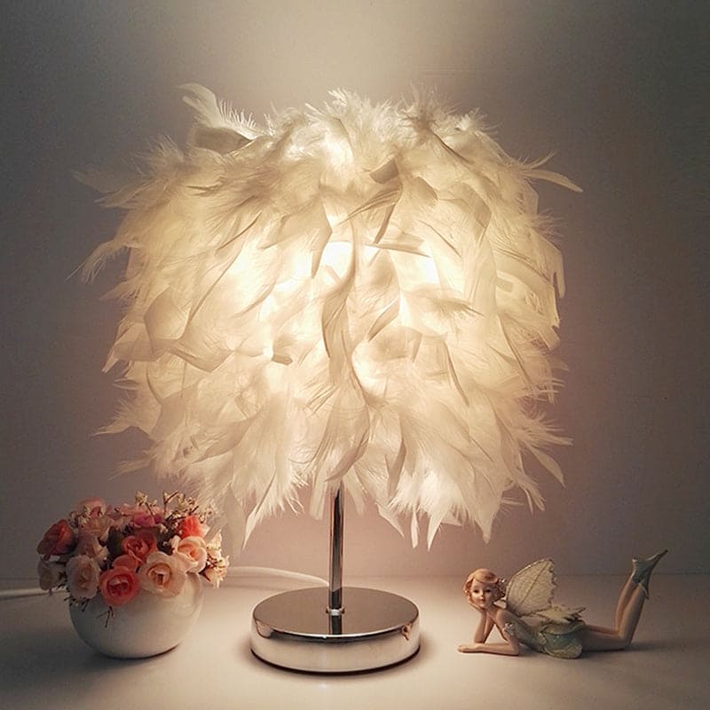 FeatherGlow – Tischlampe mit Federn für Eleganz und Wärme