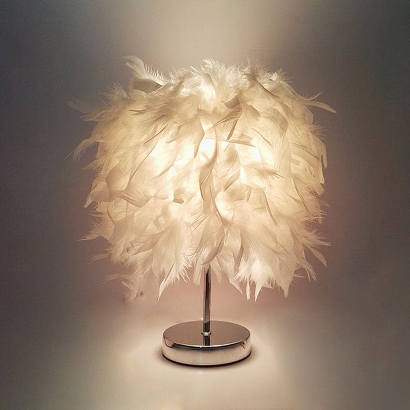 FeatherGlow – Tischlampe mit Federn für Eleganz und Wärme
