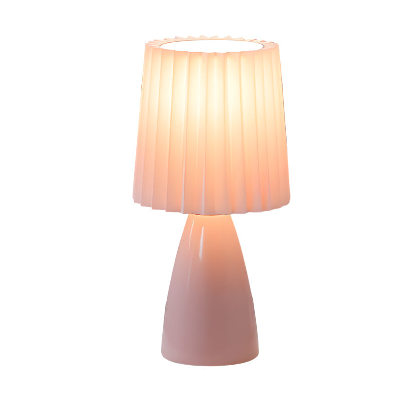 Pli – Dimmable Table Lamp with Glass Base and USB Port for Stylish Lighting