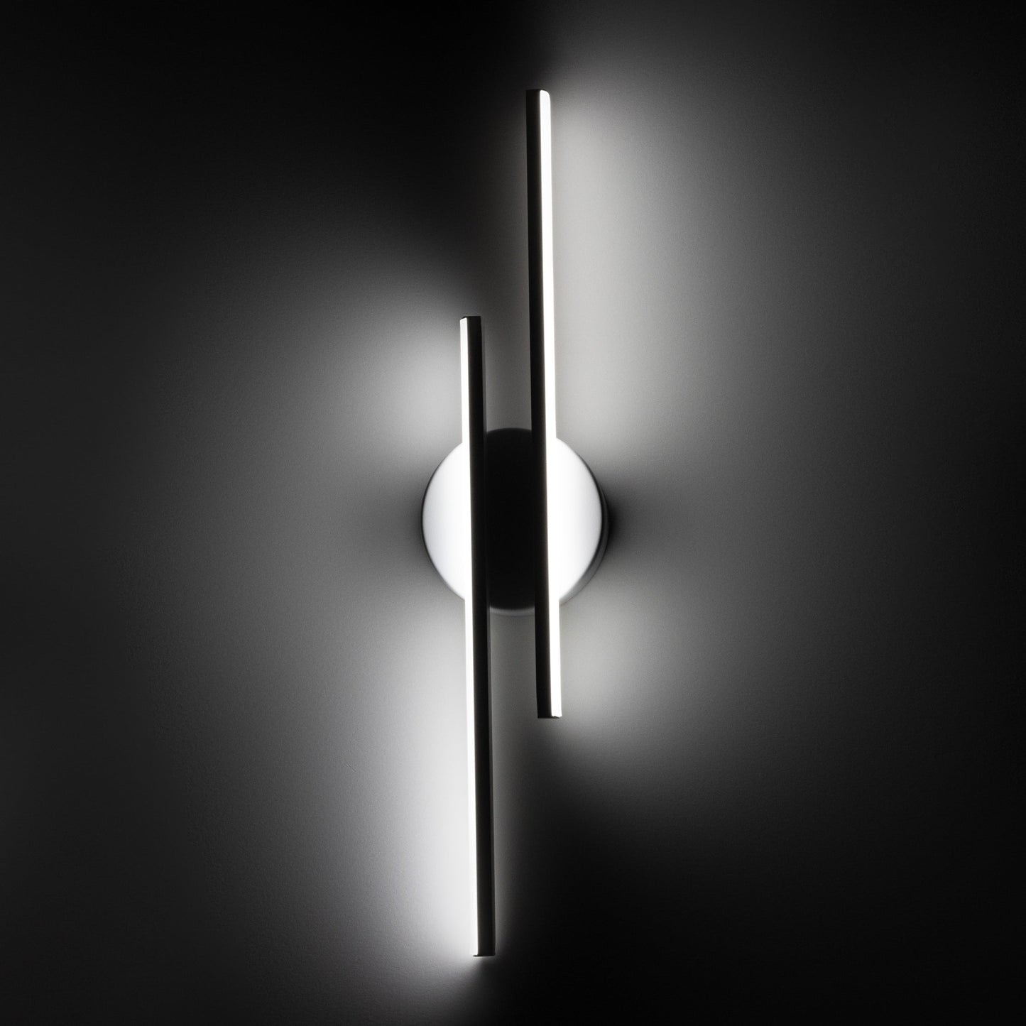 Aero – LED Wall Light in Black for Modern Interior Design