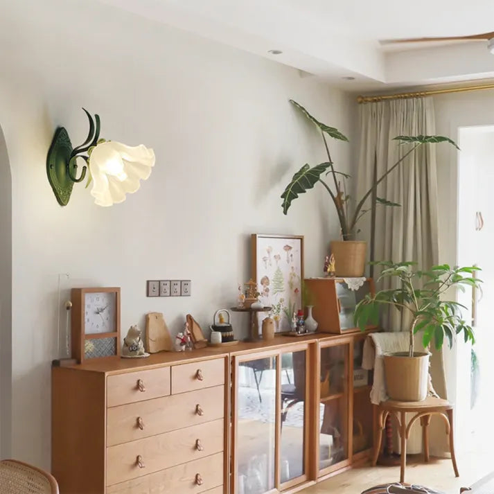 Lili – Blumenförmige Wandleuchte Innen aus Eisen und Acryl für Sanfte Beleuchtung