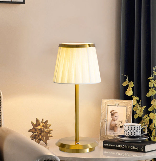 Stofflicht – Designer Tischlampe mit Stoffschirm & USB, dimmbar für Schlafzimmer & Schreibtisch