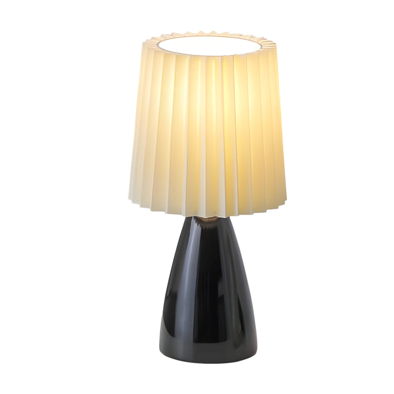 Pli – Dimmable Table Lamp with Glass Base and USB Port for Stylish Lighting