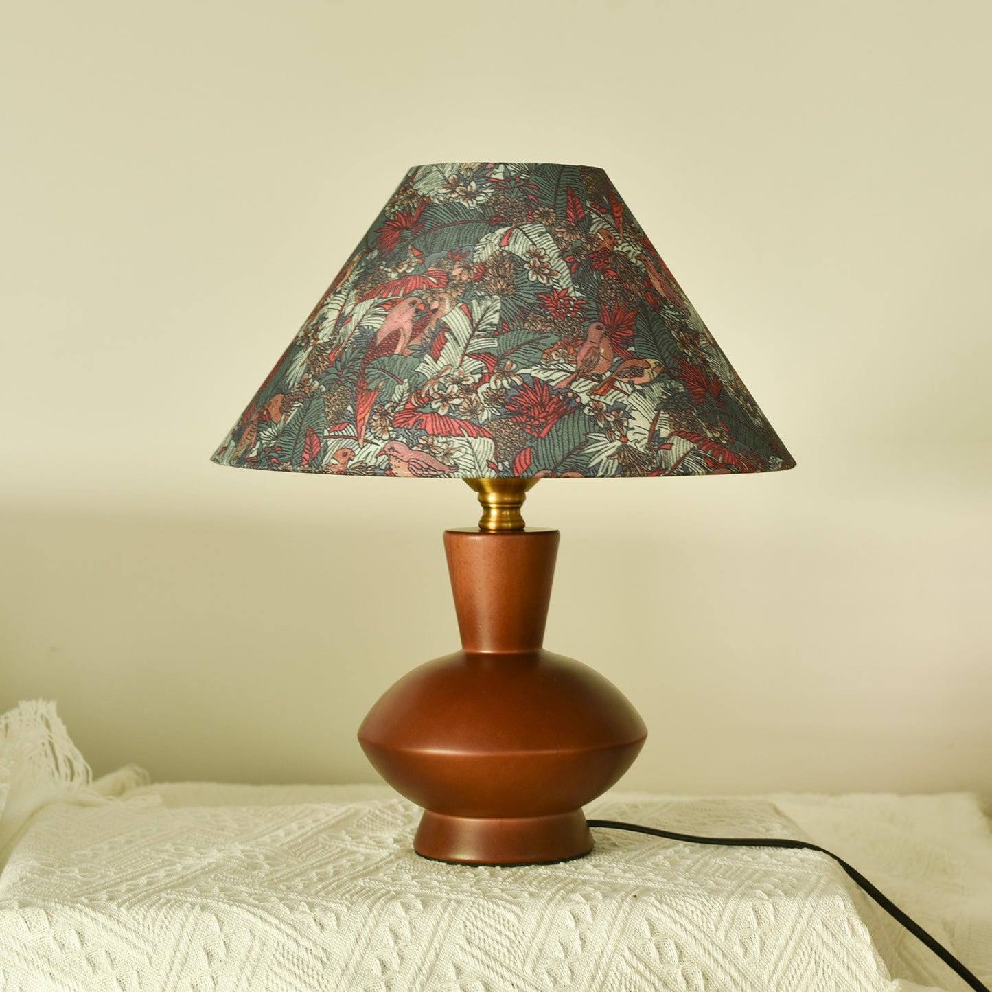 Lumiwood – Design Tischlampe aus Massivholz mit handgedrucktem Muster