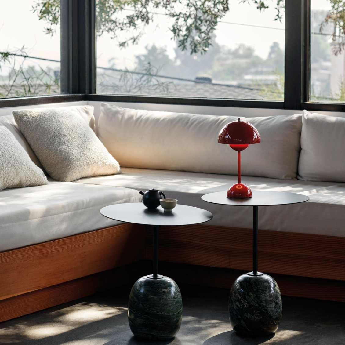 LunarGlow – LED Tischlampe für Stilvolle Beleuchtung im Wohnraum