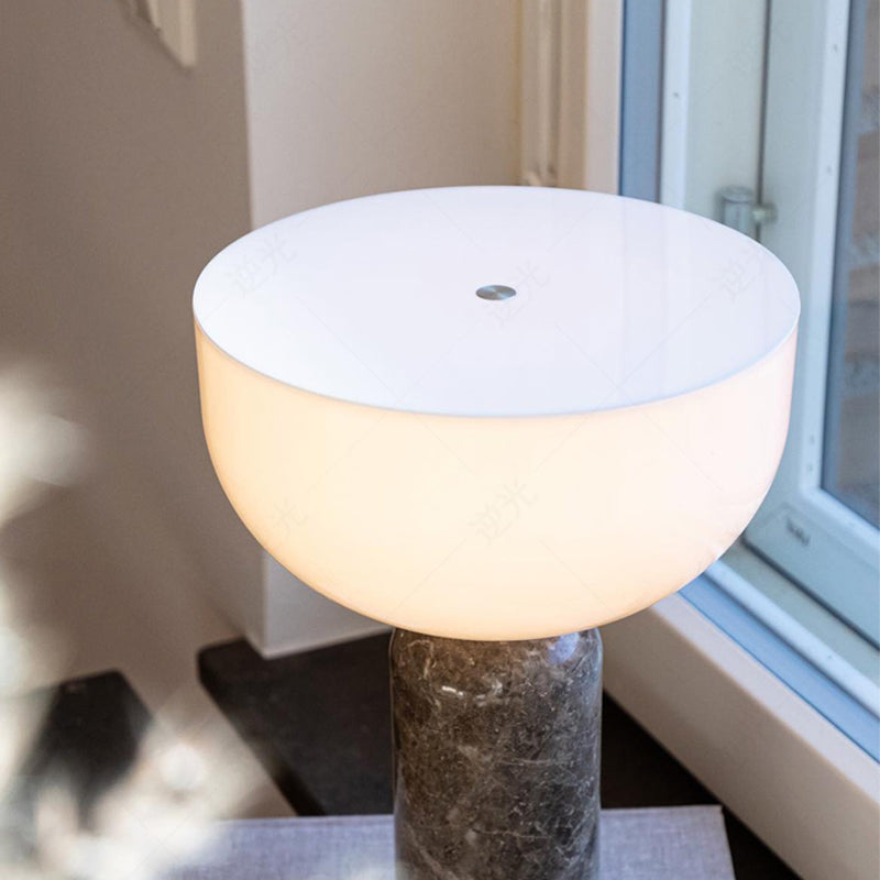 MarbleLuxe – Elegante Marmorlampe für stilvolles Interieur