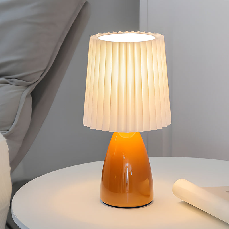 Pli – Dimmable Table Lamp with Glass Base and USB Port for Stylish Lighting