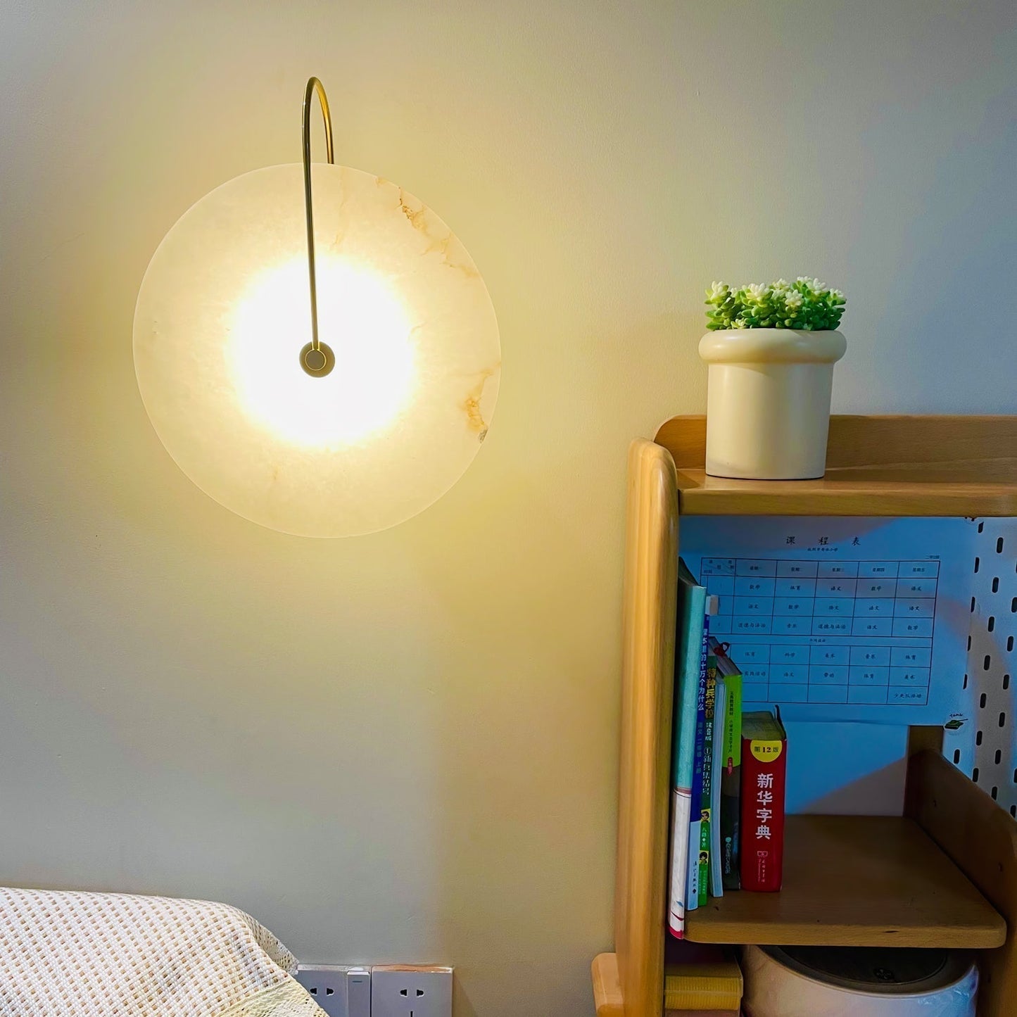 Alina – LED Wandleuchte Innen Alabaster für Elegante Beleuchtung in Flur, Schlafzimmer und Wohnzimmer