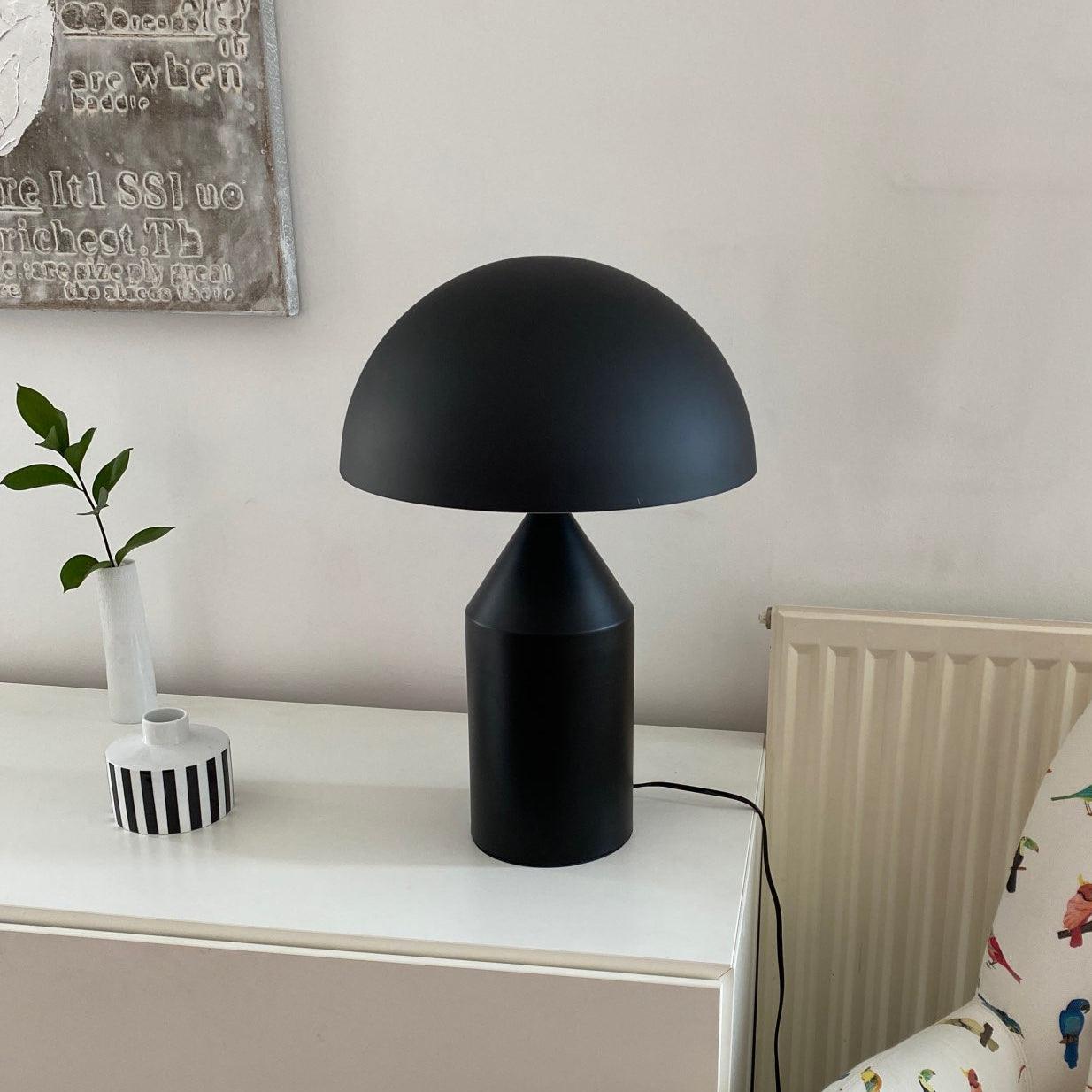 Atollo – Tischlampe aus Metall für Modernes Wohnen mit LED-Beleuchtung