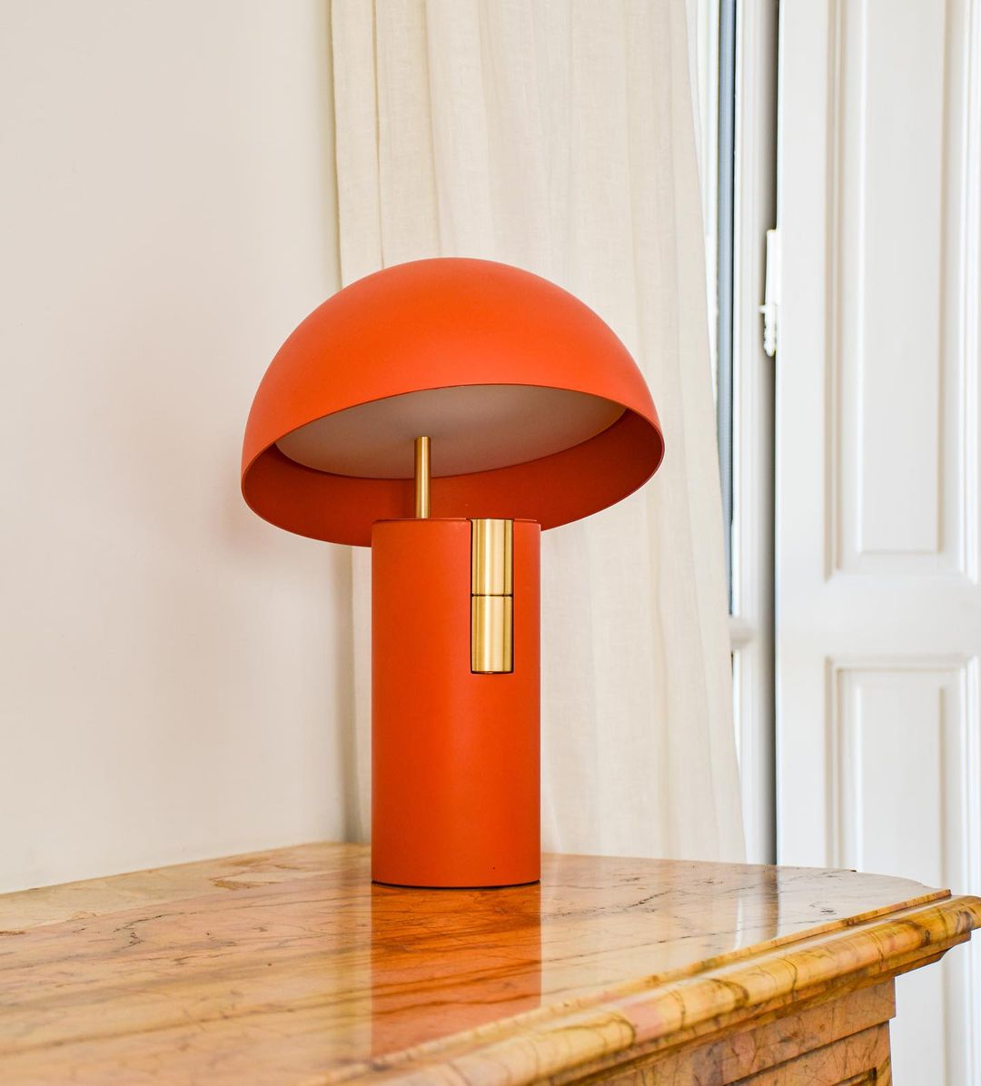 Mira – Elegant Table Lamp with Modern Design for Stylish Ambiance