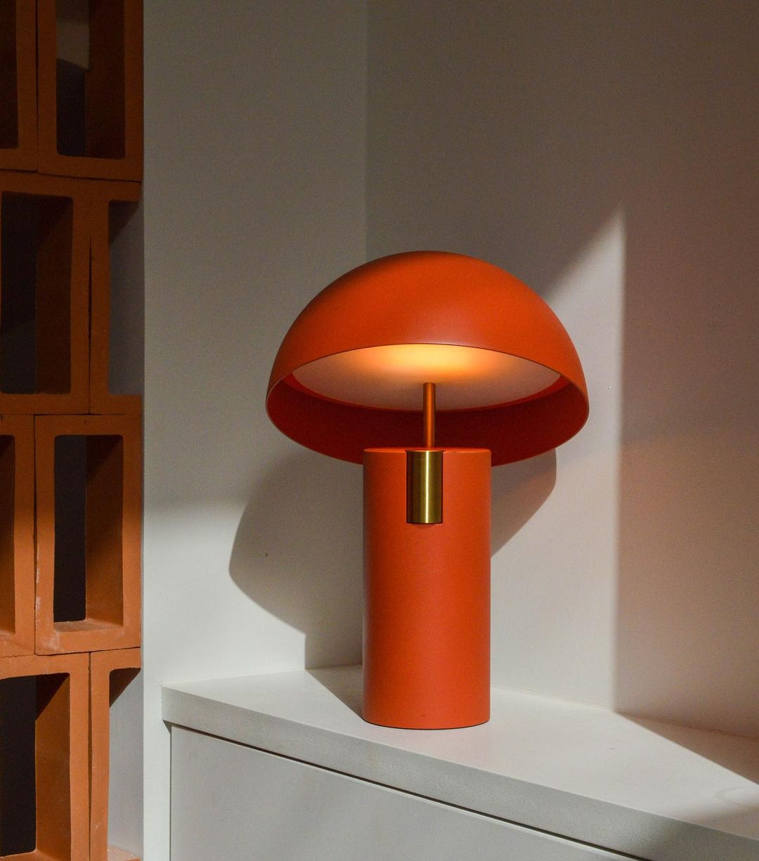 Mira – Elegant Table Lamp with Modern Design for Stylish Ambiance