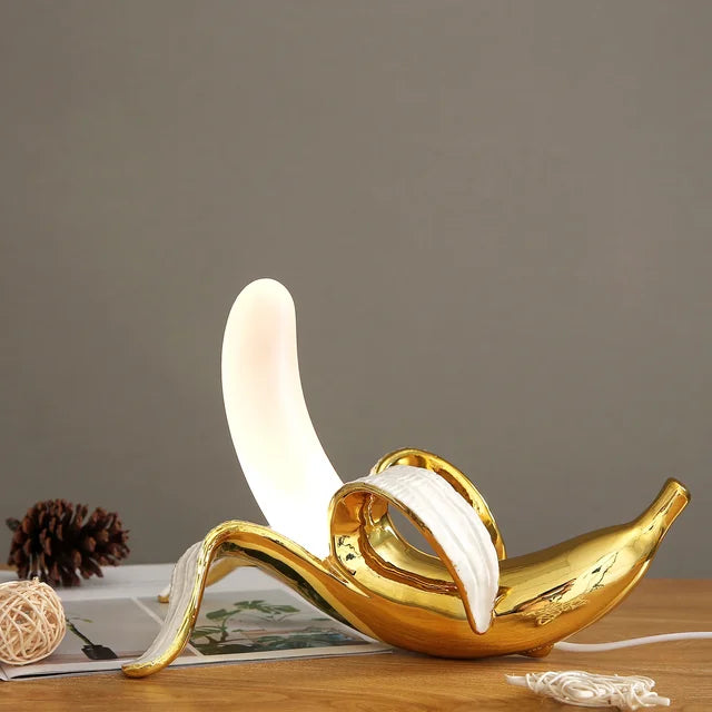 Bananenlicht – Moderne Tischlampe für kreative Räume