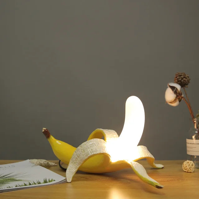 Bananenlicht – Moderne Tischlampe für kreative Räume
