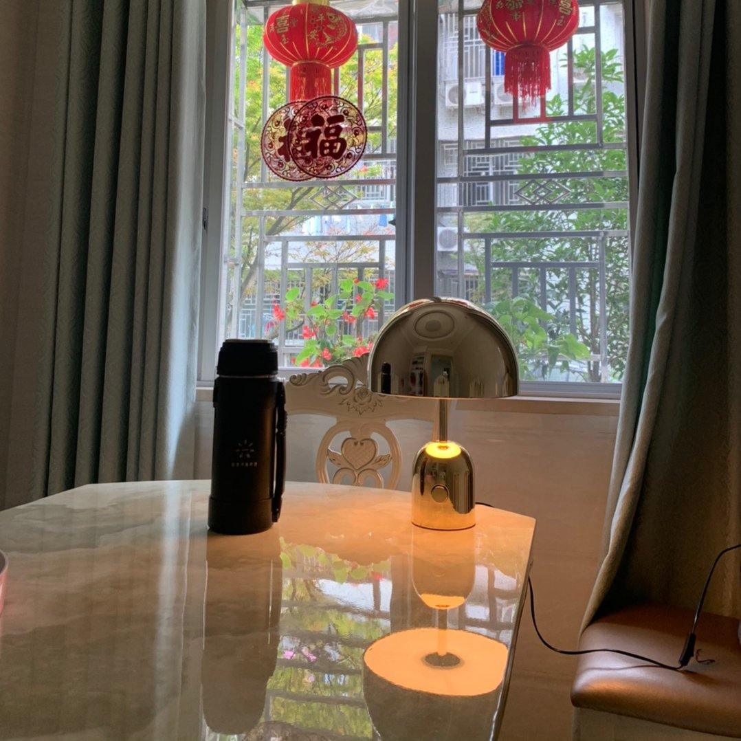 ChimeGlow – Glockenförmige Tischlampe Elegante Beleuchtung