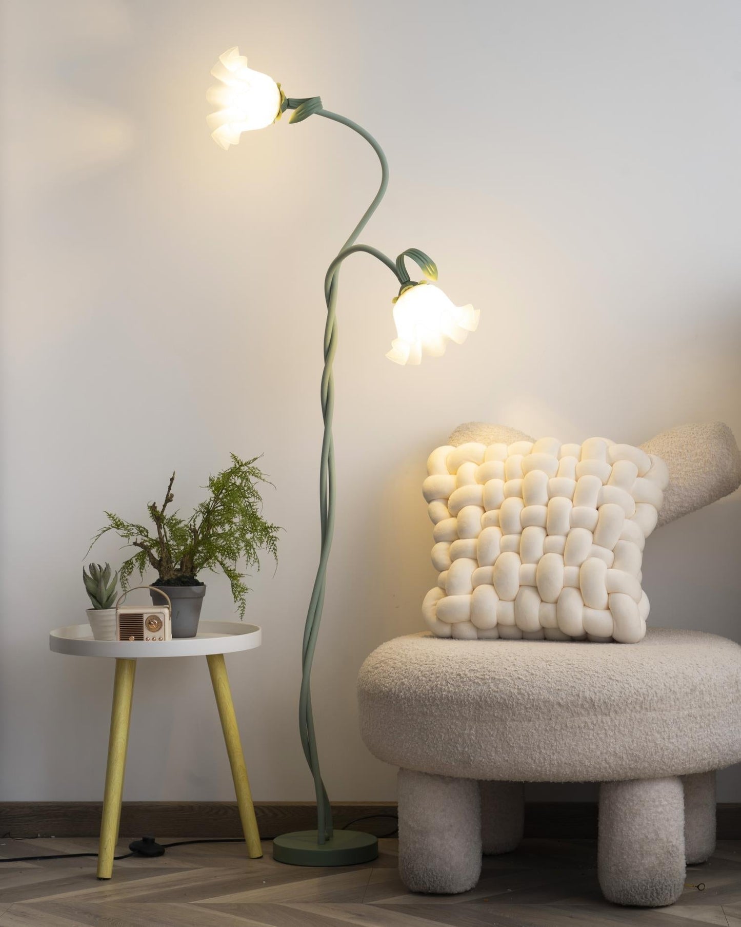 CallaLight – Stehlampe mit Blumenmotiv für stilvolle Akzente