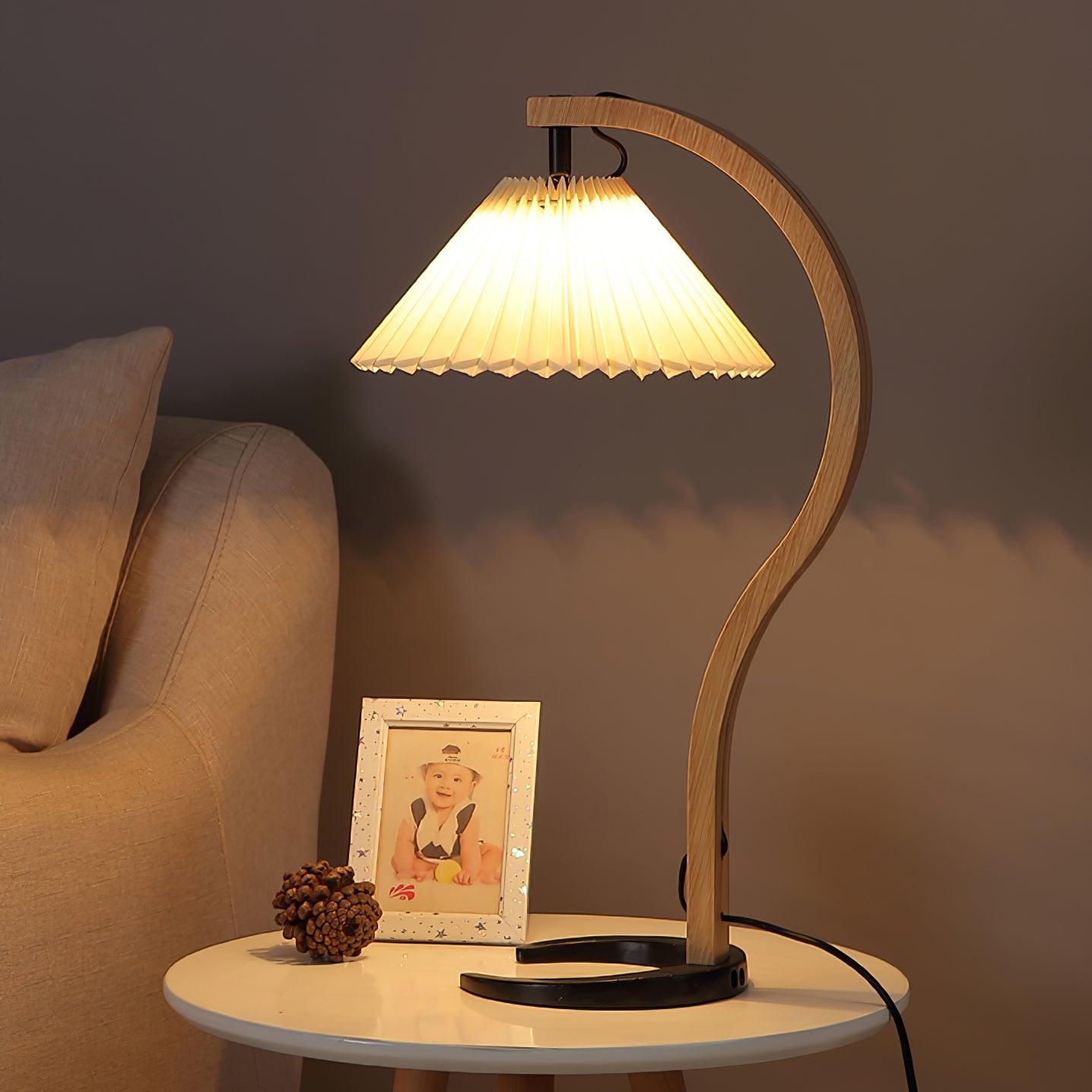 CapriGlow – Skandinavische Tischlampe für stilvolle Innenräume
