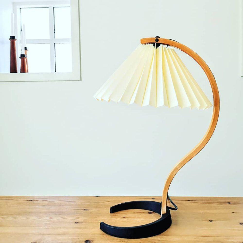 CapriGlow – Skandinavische Tischlampe für stilvolle Innenräume