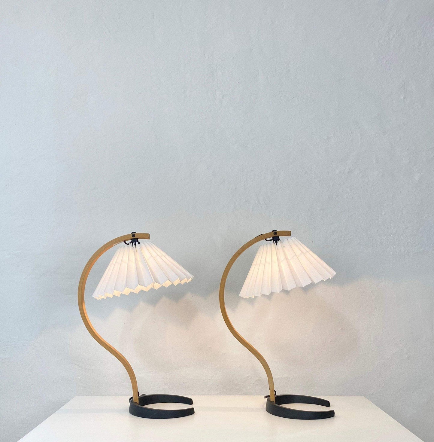 CapriGlow – Skandinavische Tischlampe für stilvolle Innenräume