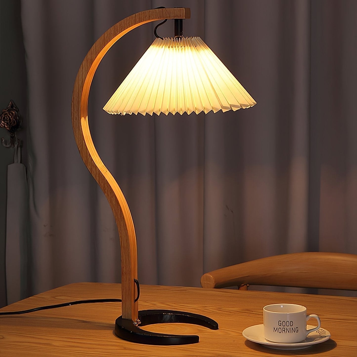 CapriGlow – Skandinavische Tischlampe für stilvolle Innenräume