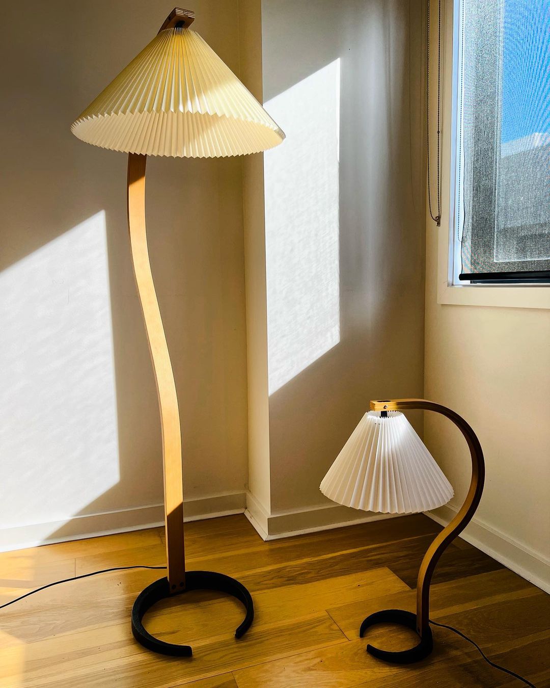 CapriGlow – Skandinavische Tischlampe für stilvolle Innenräume