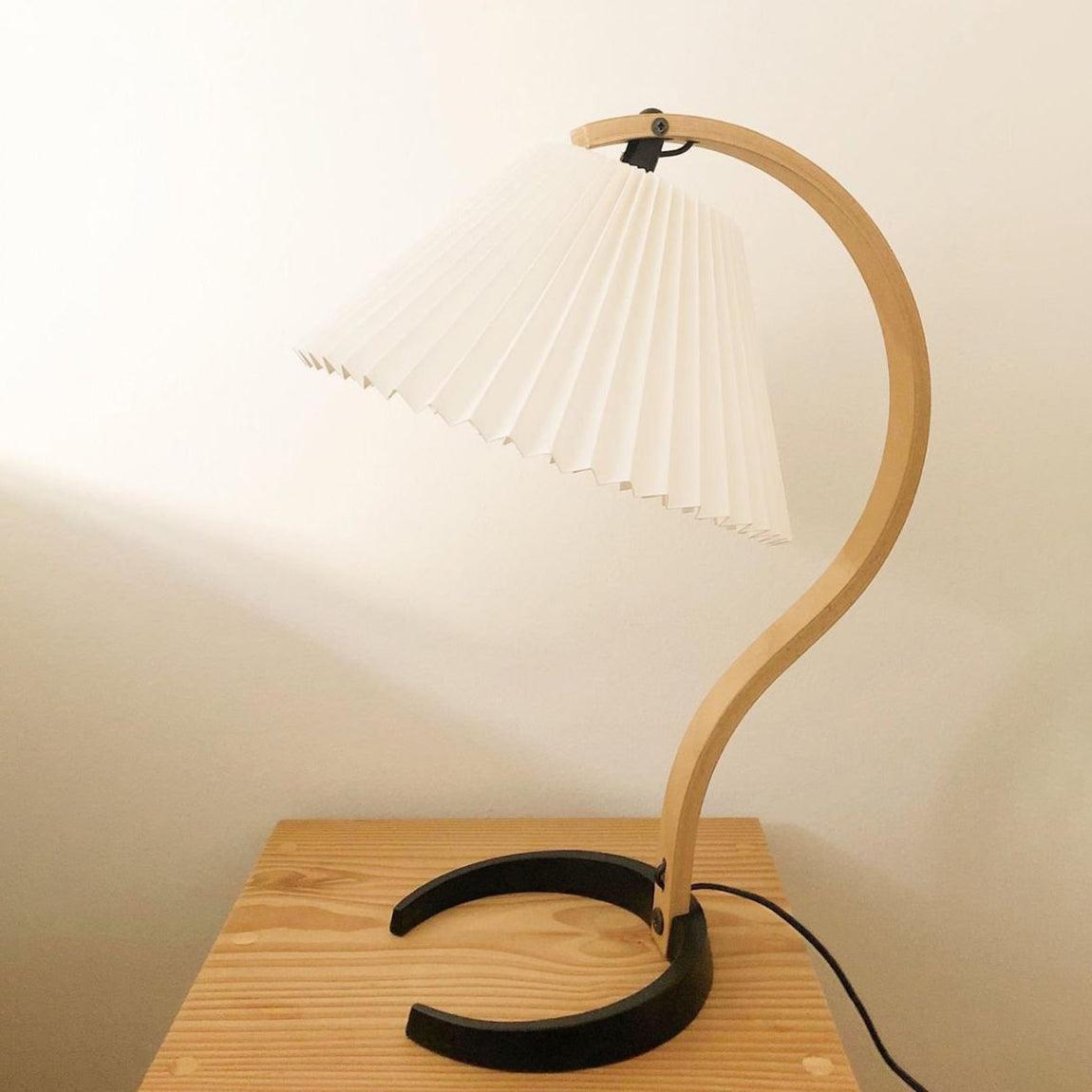 CapriGlow – Skandinavische Tischlampe für stilvolle Innenräume