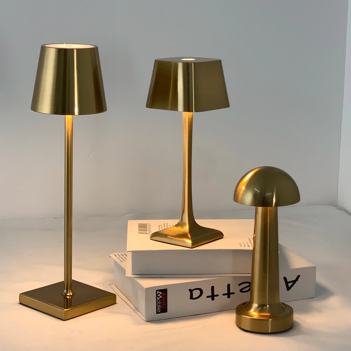 LumiSquare – Wireless Table Lamp with USB Charging for Modern Living