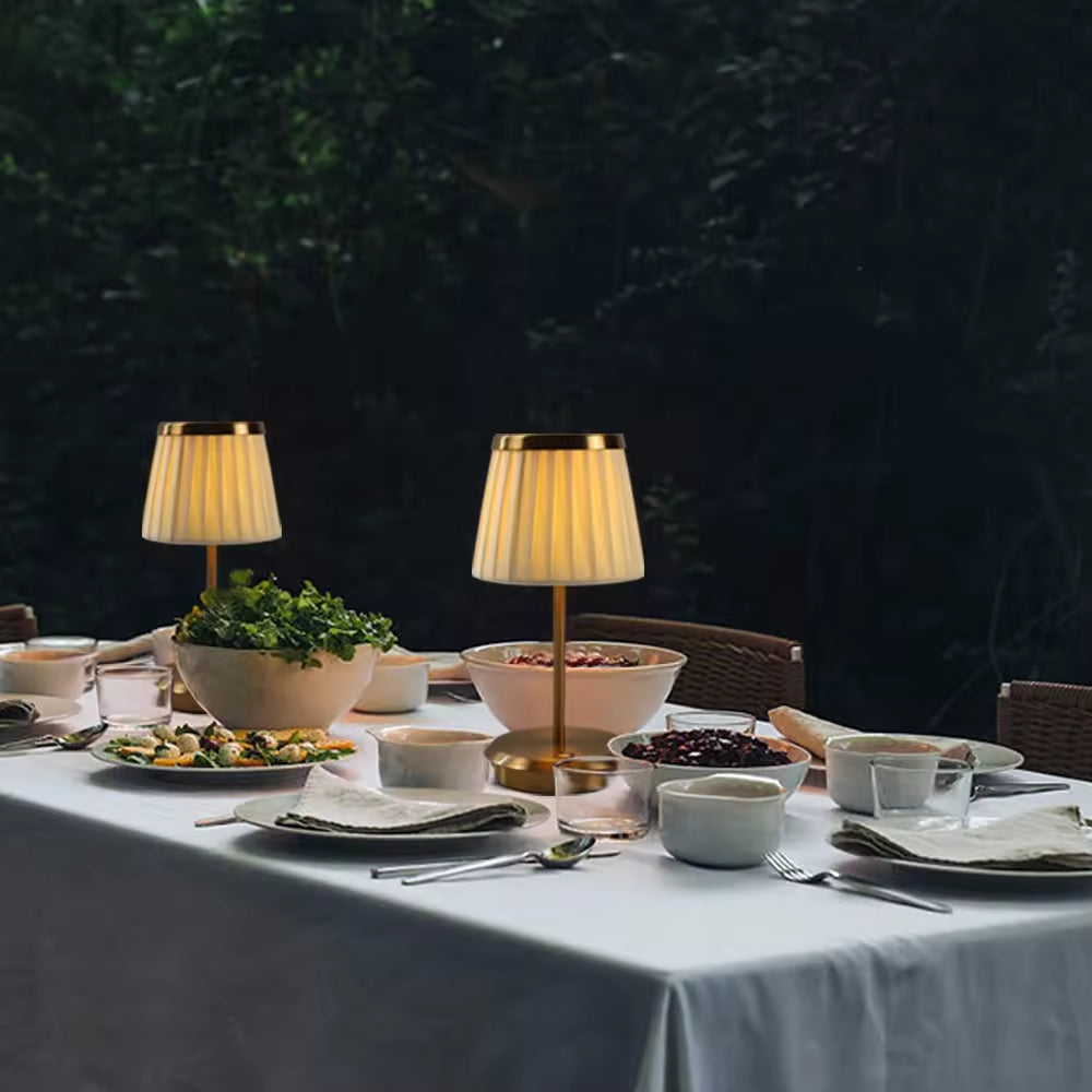 TimelessGrace – Elegante Tischlampe für jede Stimmung