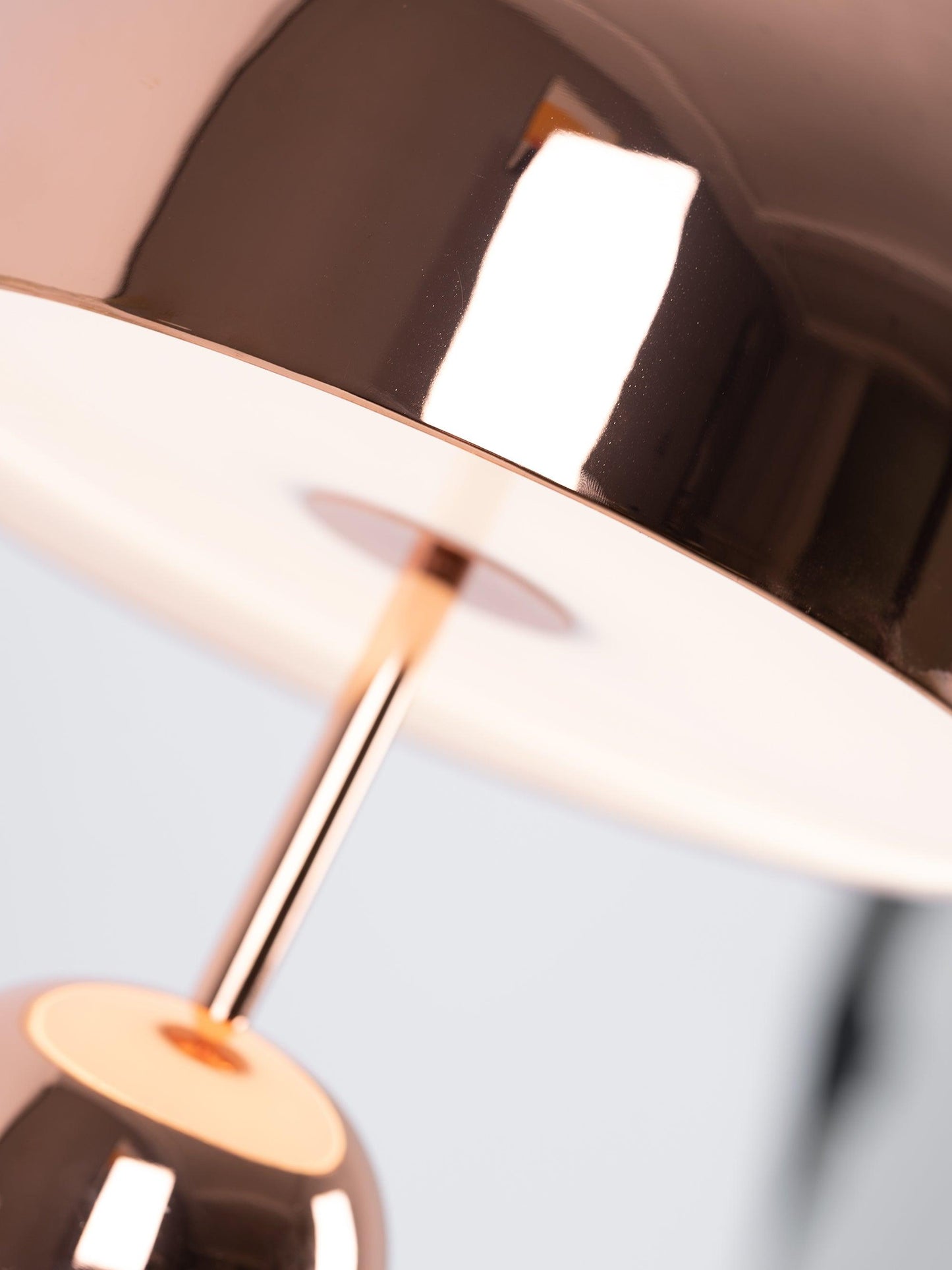 Bellora – Tischlampe Mit Glockenförmigem Design Für Elegante Atmosphäre