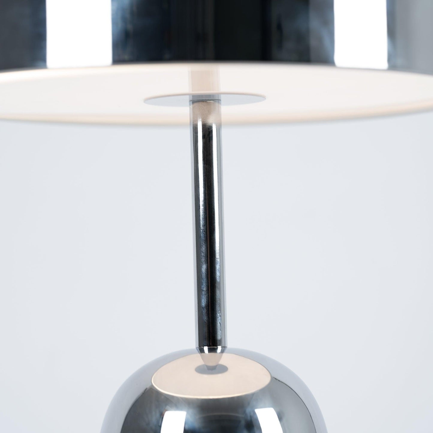 Bellora – Tischlampe Mit Glockenförmigem Design Für Elegante Atmosphäre