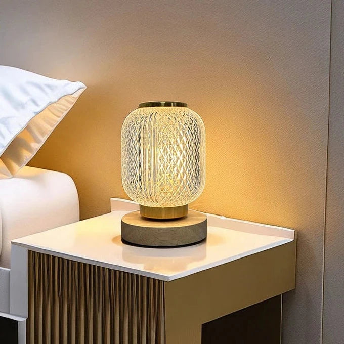 Crystaléa - Elegante Goldfarbene  LED-Tischlampe aus Kristall und Holz