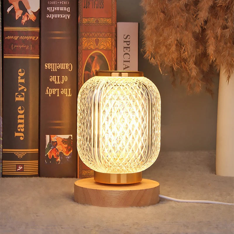 Crystaléa - Elegante Goldfarbene  LED-Tischlampe aus Kristall und Holz
