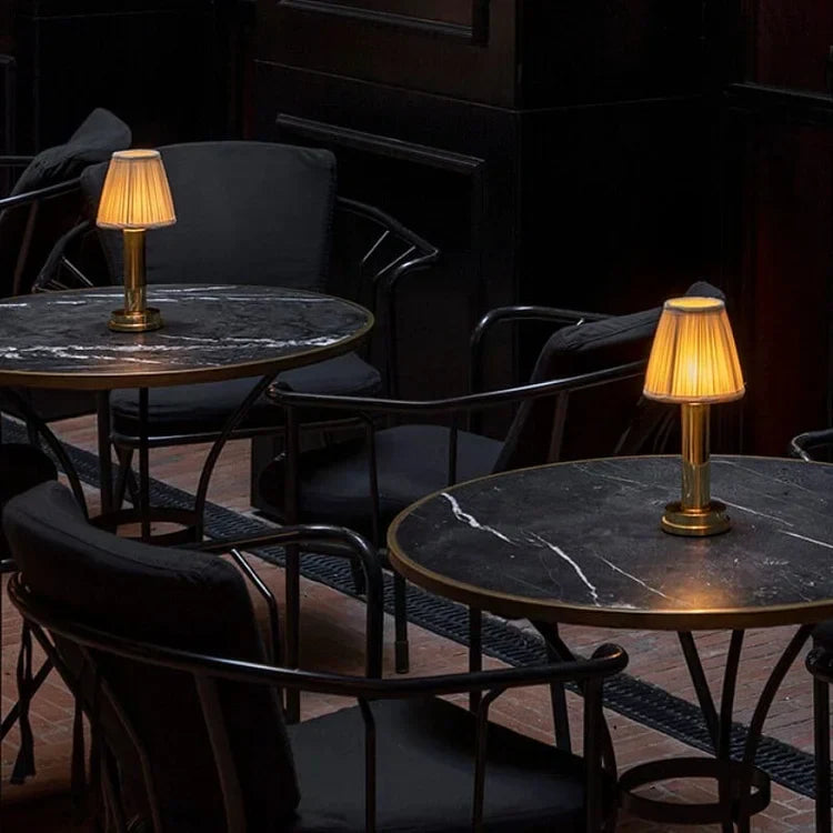 GleamLight – Tischlampe mit modernem Design und sanfter Beleuchtung