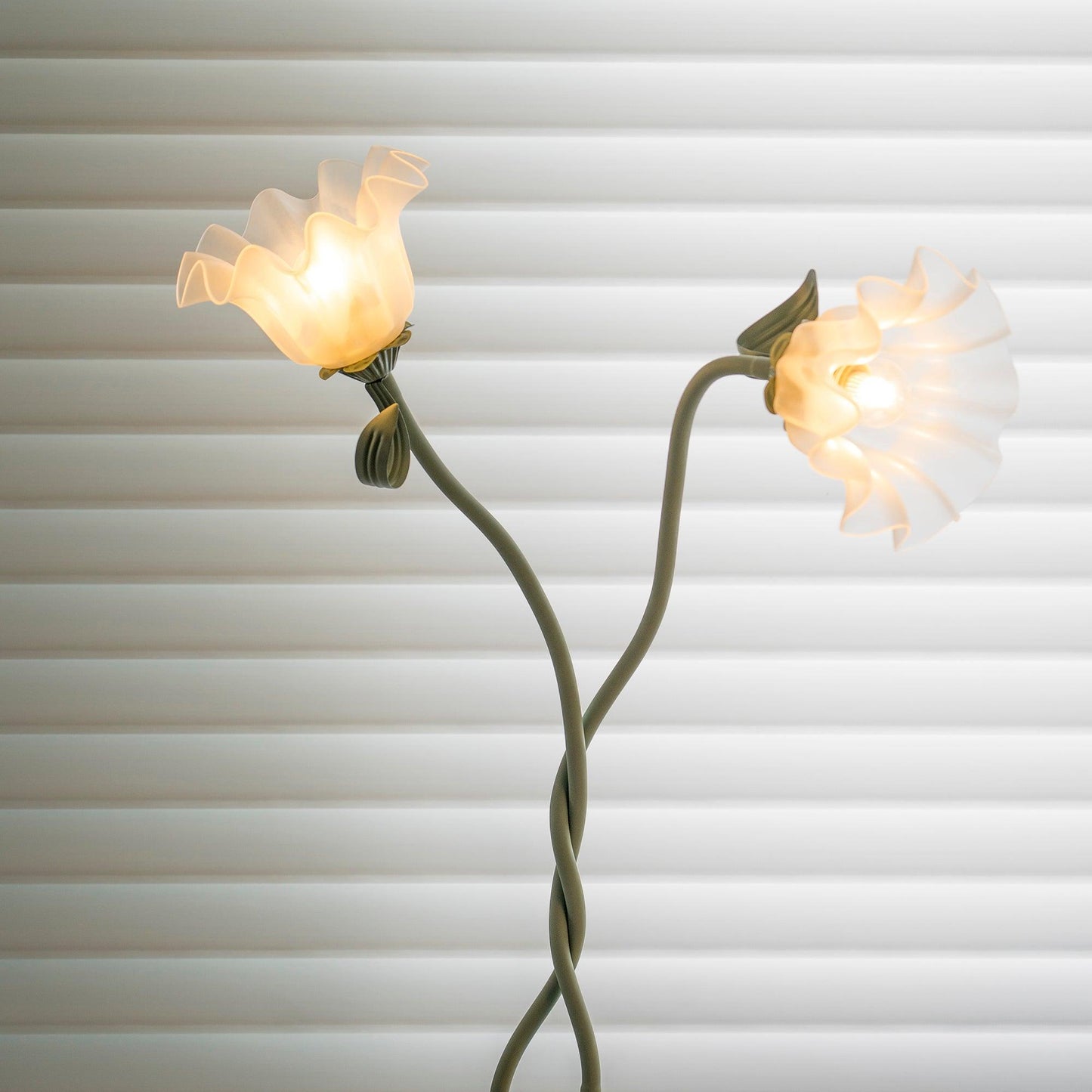 CallaLight – Stehlampe mit Blumenmotiv für stilvolle Akzente