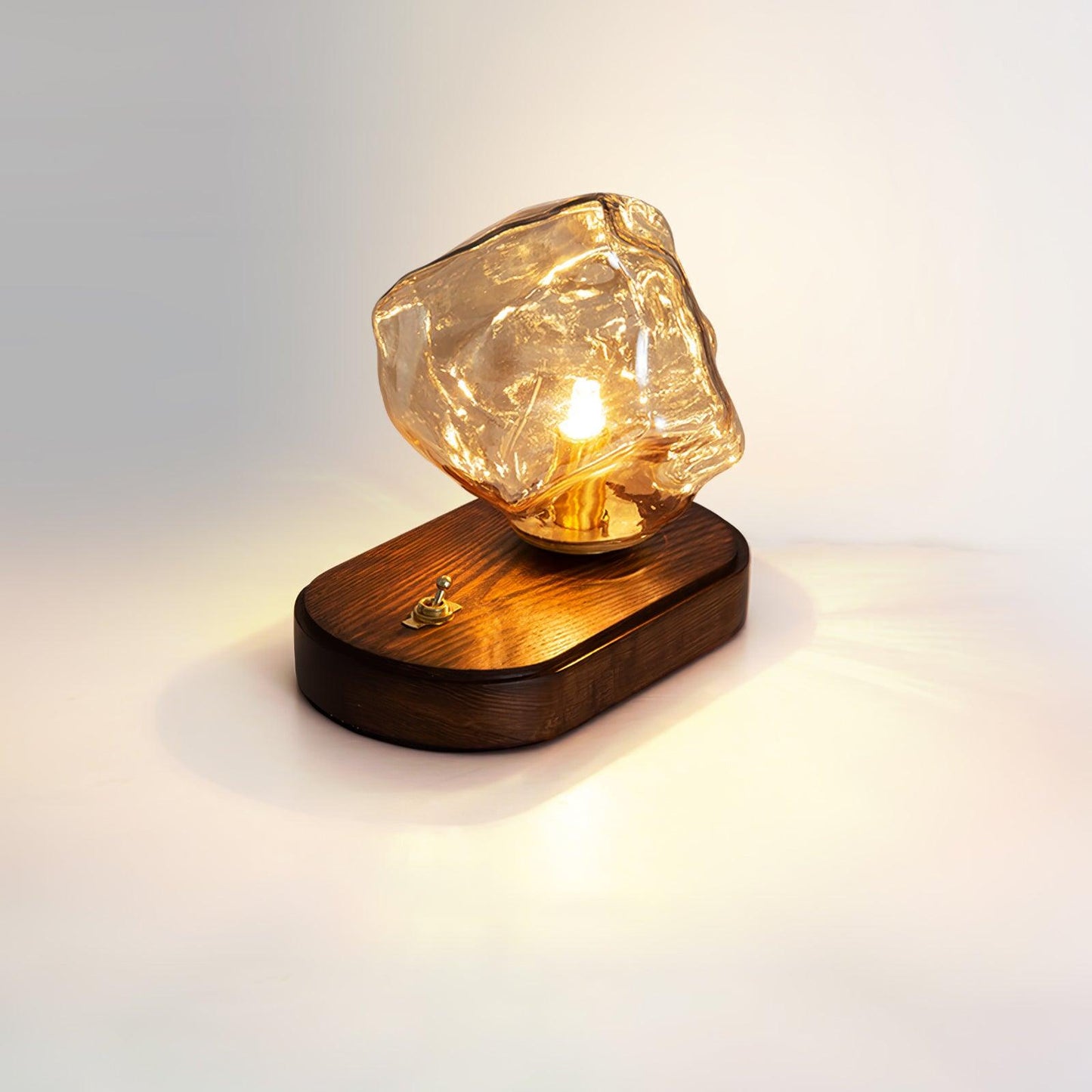 FrostStone – Tischlampe aus Glas für stilvolle Beleuchtung