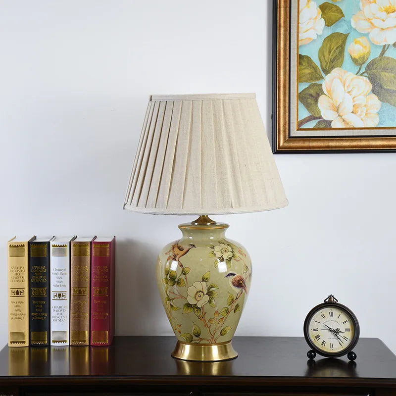 BloomLuxe - Keramik Schreibtischlampe mit Blumen- und Vogelmotiv
