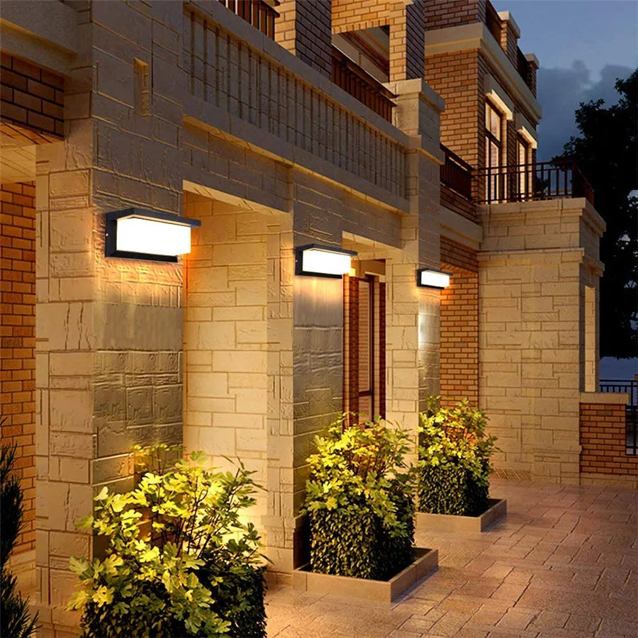 HorizonHalo – Outdoor wall light for modern accents