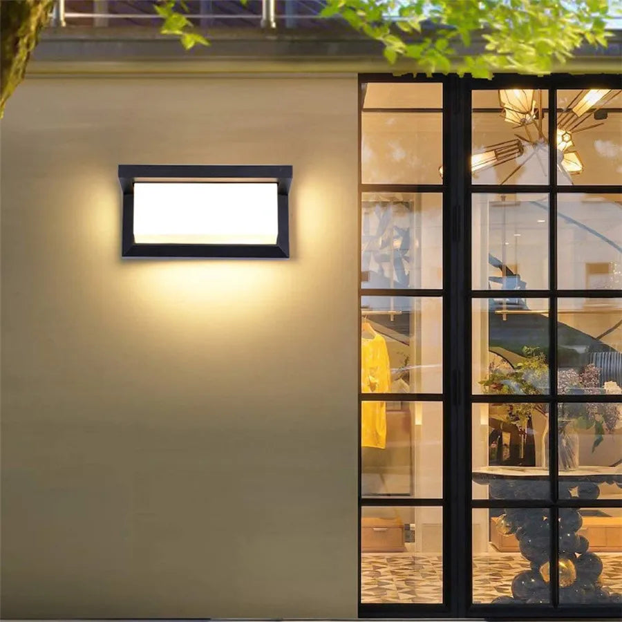 HorizonHalo – Outdoor wall light for modern accents
