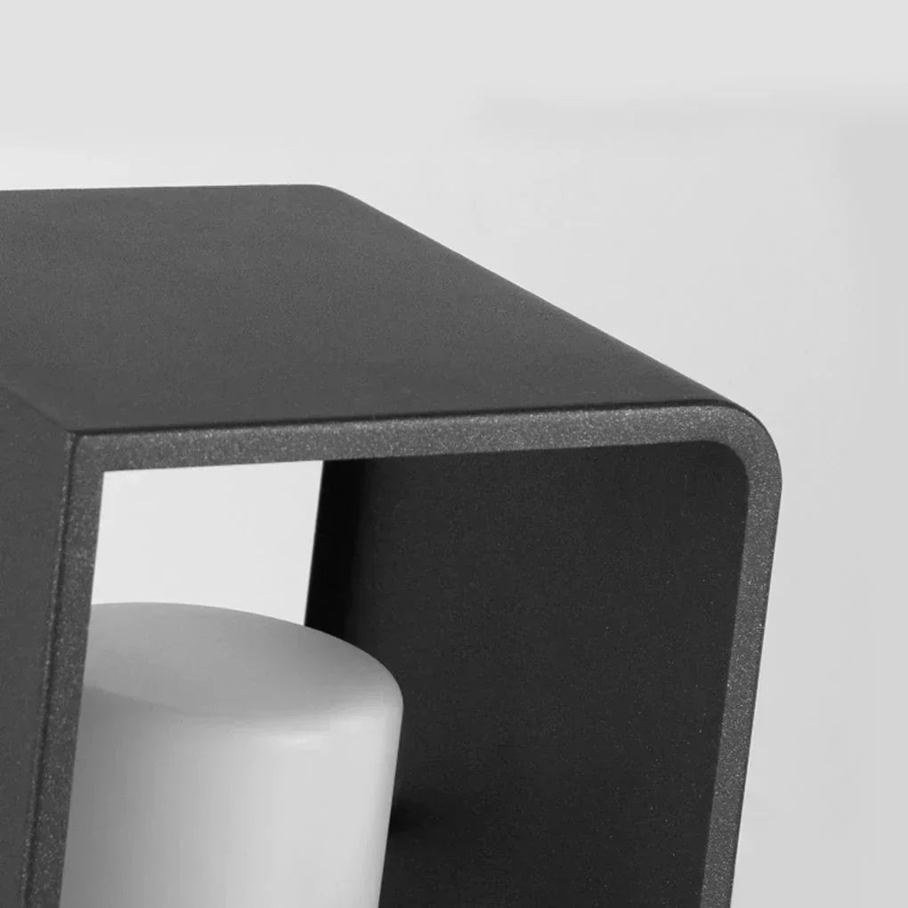 Lumi – Solar Garden Lantern Elegant Lighting for Outdoor Areas