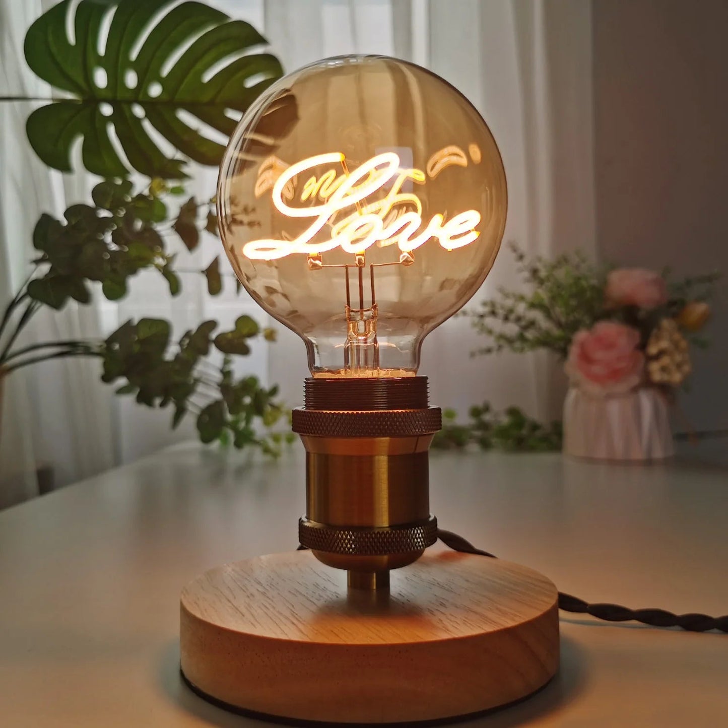 Lumi – Retro E27 Light Bulb with Nostalgic Flair for Energy-Efficient Lighting