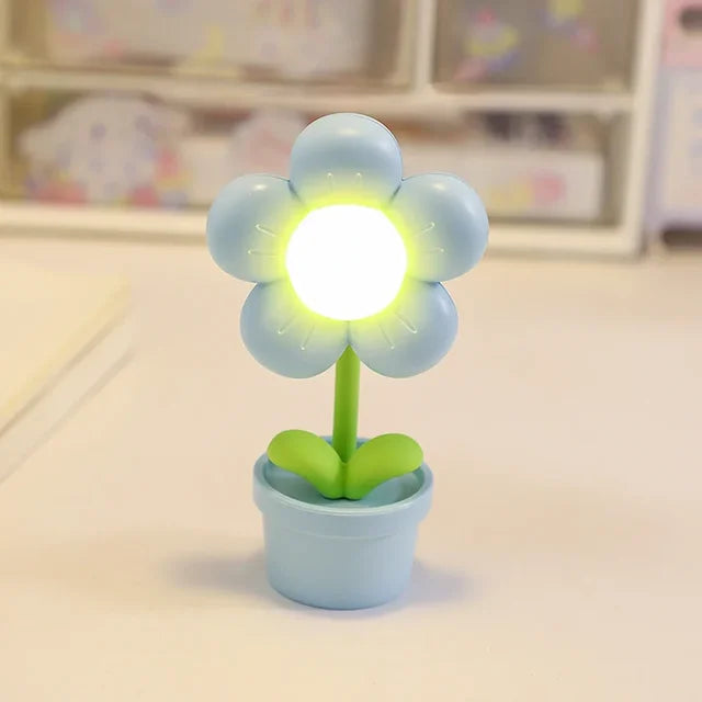 BloomLite – Kleine Blumen Tischlampe mit sanftem Licht