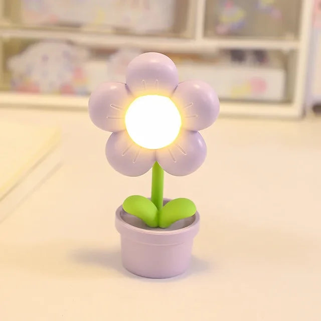 BloomLite – Kleine Blumen Tischlampe mit sanftem Licht