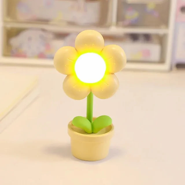 BloomLite – Kleine Blumen Tischlampe mit sanftem Licht